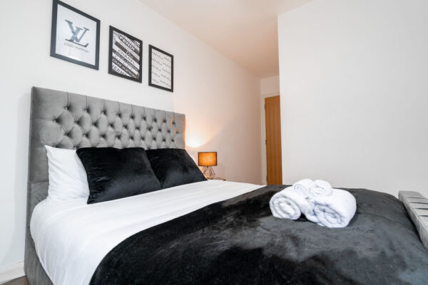 Luxury Pink Apt Refurb 14