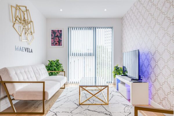 1 Bed Pink Apt Refurb 21