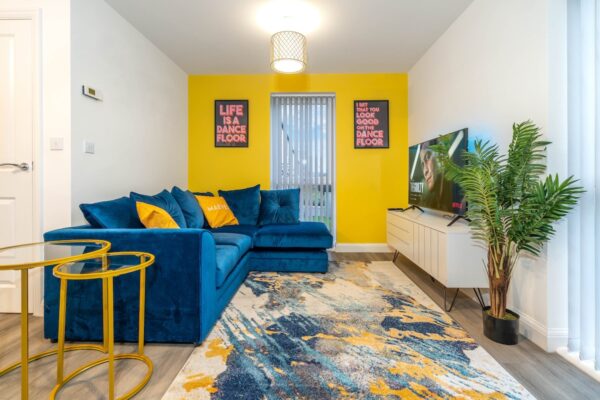 Blue Modern 2 Bed City Centre 11
