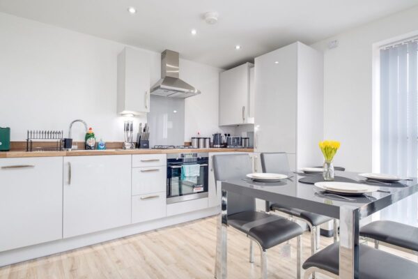 2 Bed Apt City Centre - Deep Refurb 15
