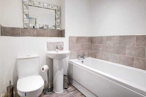 2 Bed Apt City Centre - Deep Refurb 6