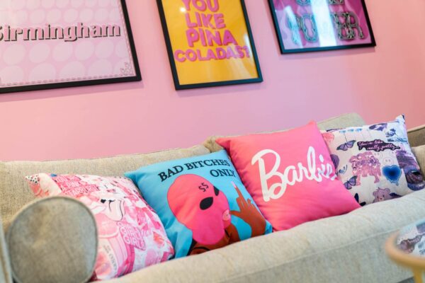 1 Bed Pink Apt Refurb 60