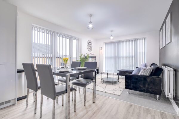 2 Bed Apt City Centre - Deep Refurb 8