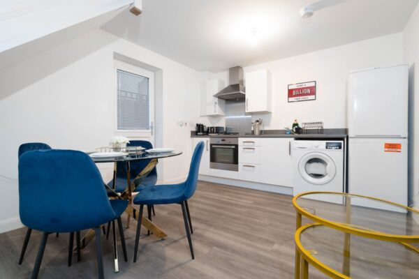 Blue Modern 2 Bed City Centre 24