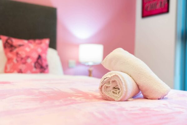 1 Bed Pink Apt Refurb 14