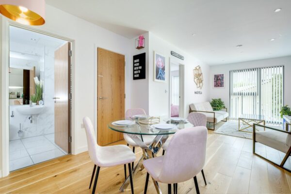 1 Bed Pink Apt Refurb 55