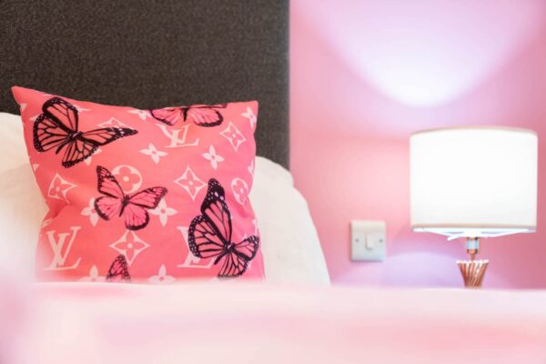 1 Bed Pink Apt Refurb 22