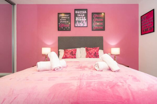 1 Bed Pink Apt Refurb 40