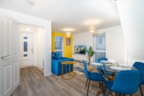Blue Modern 2 Bed City Centre 26