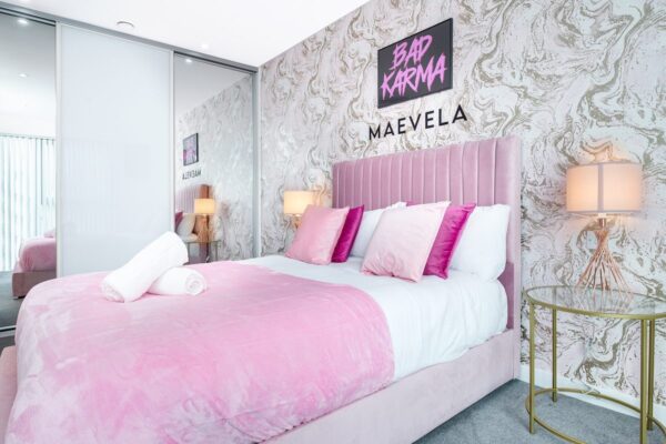 1 Bed Pink Apt Refurb 11