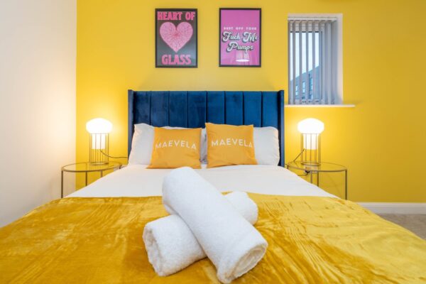 Blue Modern 2 Bed City Centre 13