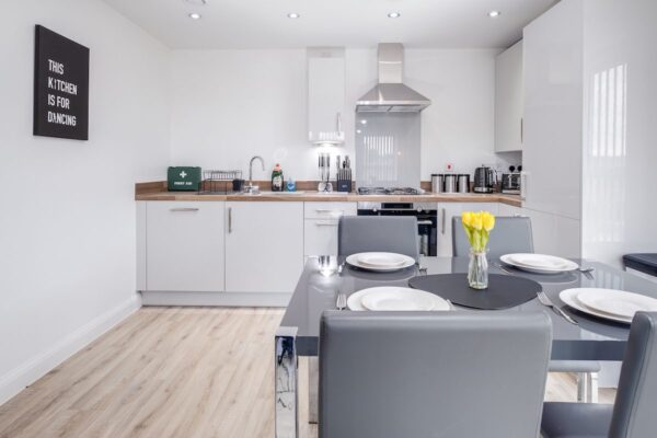 2 Bed Apt City Centre - Deep Refurb 10