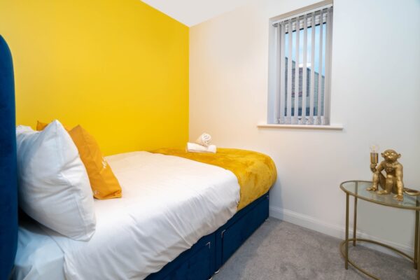 Blue Modern 2 Bed City Centre 19