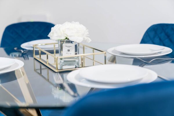 Blue Modern 2 Bed City Centre 2