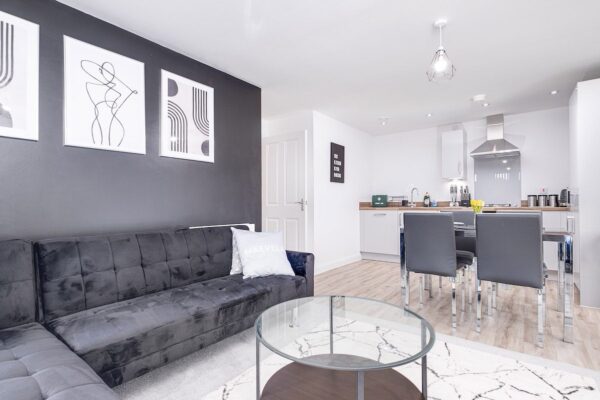 2 Bed Apt City Centre - Deep Refurb 5