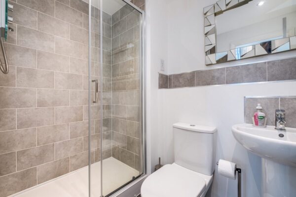 2 Bed Apt City Centre - Deep Refurb 24