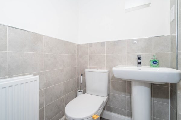 Blue Modern 2 Bed City Centre 3