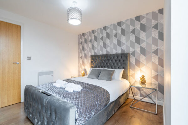 Luxury Pink Apt Refurb 12