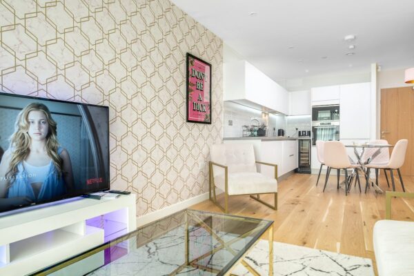 1 Bed Pink Apt Refurb 20