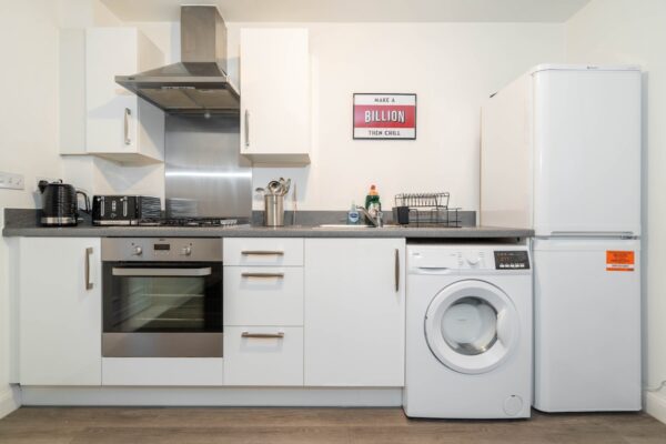Blue Modern 2 Bed City Centre 6