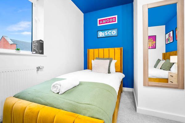 Orange 1 Bed Apt 2