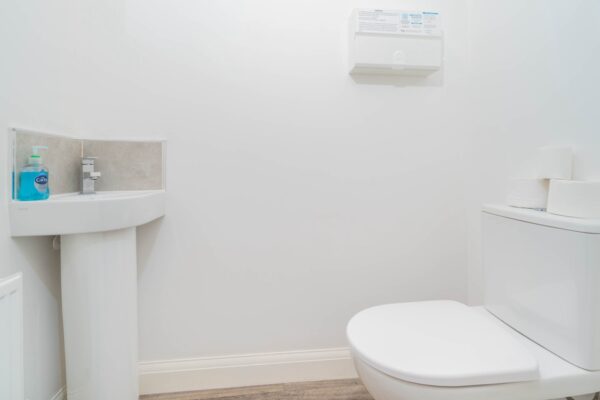 Blue Modern 2 Bed City Centre 9