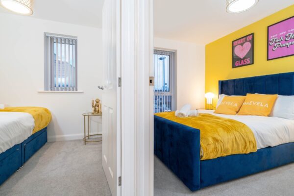 Blue Modern 2 Bed City Centre 27