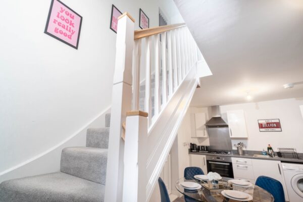 Blue Modern 2 Bed City Centre 22