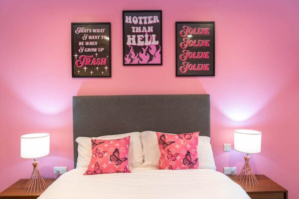 1 Bed Pink Apt Refurb 25
