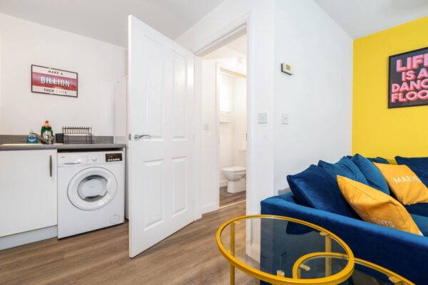 Blue Modern 2 Bed City Centre 3